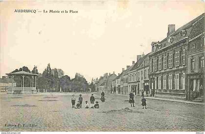 62 - Audruicq - La Mairie et la Place - Animée - CPA - Voir Scans Recto-Verso