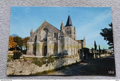 D802, Cpm, Aulnay de Saintonge, l'église saint Pierre, Charente maritime 17