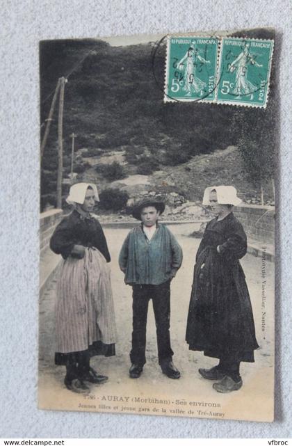 Cpa 1910, Auray, jeunes filles et jeune gars de la vallée de Tré Auray, Morbihan 56