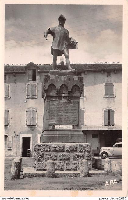 BR10003 Chateauneuf de randon Lozere Statue de Duguesclin   france