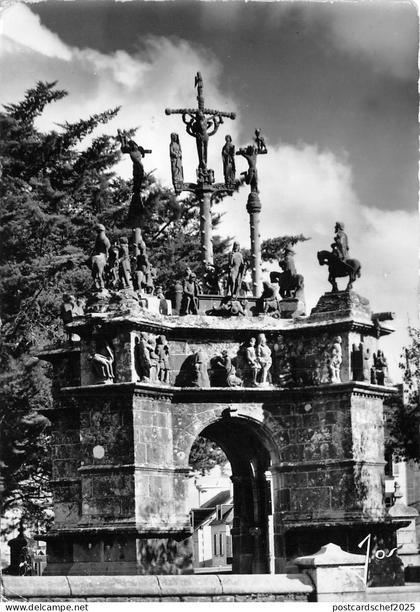 BR10628 Pleyben La Calvaire   france