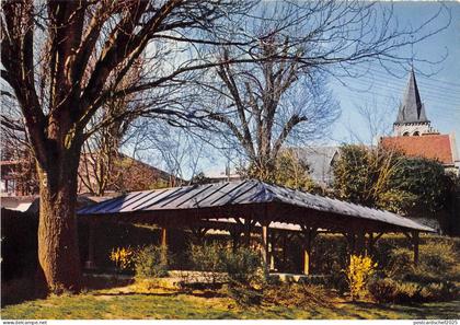 BR26151 Chatenay malabry Le vieux lavoir France 2