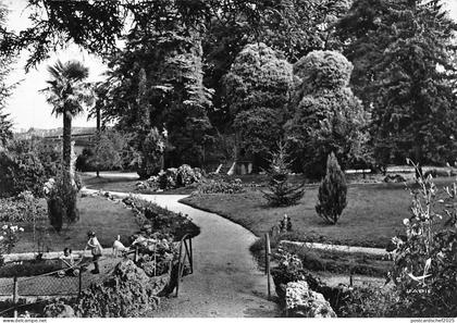 BR29015 le jardin public Chateauneuf sur Charente france