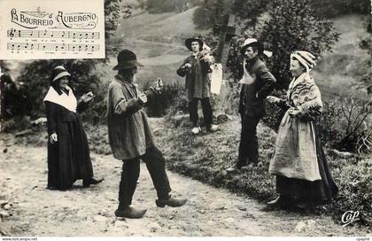 CPM Types d'Auvergne La Bourree Folklore