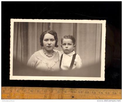 AUXI LE CHATEAU Pas de Calais 62 : mère et enfant posent chez le photographe E ARTHUIS à Auxi