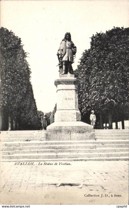 Avallon CPA Statue de Vauban