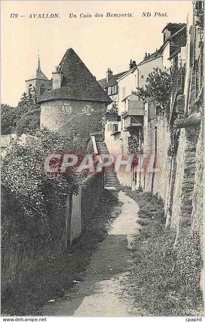 CPA Avallon Un Coin des Remparts
