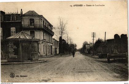 CPA AVESNES - Route de LANDRECIES (204795)
