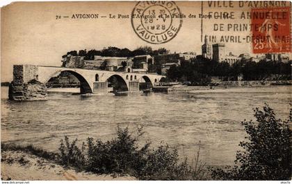 CPA AVIGNON - Le Pont d'AVIGNON et le Palais des PAPES (511586)