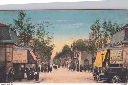 84 / AVIGNON / ENTREE DE LA VILLE / CAFES RESTAURANTS SORTIE GARE / COLORISEE