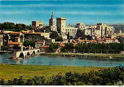 84 - Avignon - Le Rhone - Le Pont Saint Bénézet - Le Palais des Papes ) vus de la tour Philippe le Bel - CPM - Voir Scan