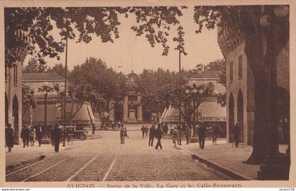 84 / AVIGNON / SORTIE DE LA VILLE / GARE ET CAFES RESTAURANTS