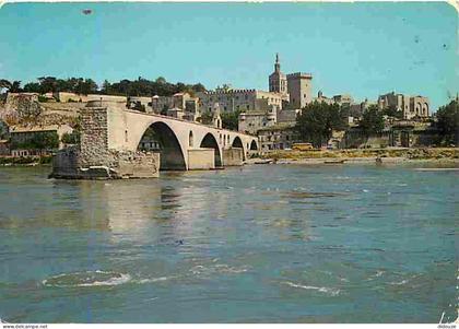Carte Postale - 84 - Avignon - Le Pont Saint Bénézet - Le Palais des Papes - Notre Dame des Doms - Etat pli visible - CP