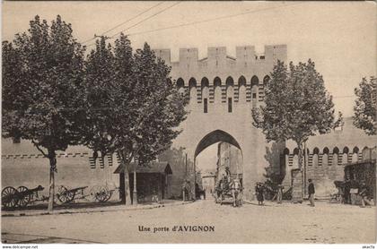 CPA AVIGNON Une Porte d'Avignon (1086452)