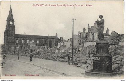 Baccarat - La rue des Ponts, l'Eglise et la Statue de la Liberté
