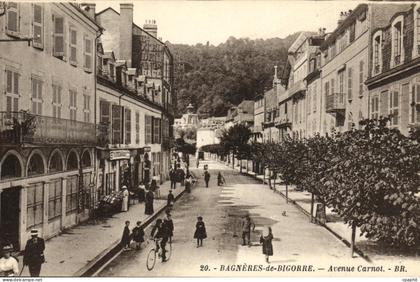 CPA Bagneres de Bigorre Avenue Carnot