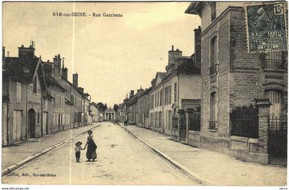 Carte Postale Ancienne de BAR SUR SEINE-La rue Gambetta