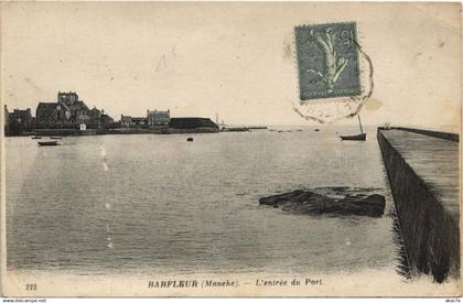 CPA BARFLEUR - L'Entrée du Port (149755)