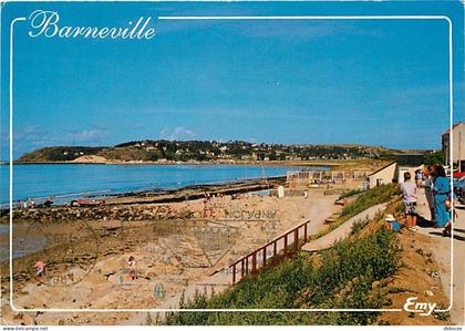 Carte Postale - 50 - Barneville - Carteret - Barneville : la plage, je front de mer. Au dernier plan le cap de Carteret