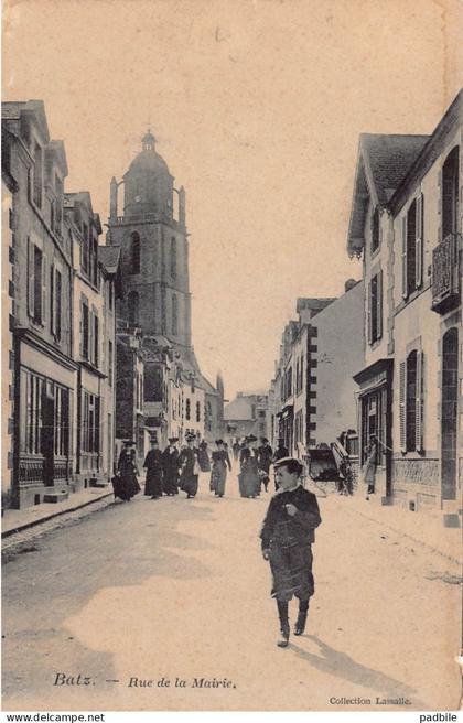 Carte postale 44. Batz-sur-Mer (Bourg de B.)  rue de la mairie  très beau plan