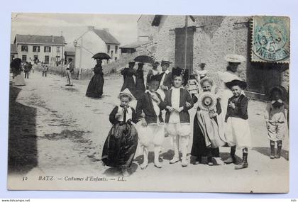 CPA  [44] Loire Atlantique > Batz-sur-Mer (Bourg de B.) - Costumes d'enfants
