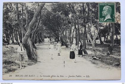 CPA  [44] Loire Atlantique > Batz-sur-Mer (Bourg de B.) - La Grande allée du Bois - Jardin Public