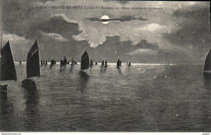 CPA Bourg de Batz Bateaux de peche attendant la maree