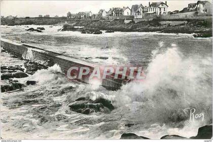 CPM Batz sur Mer Loire Inf Les Chalets de la Cote Saint Michel et la jetee un jour de tempete