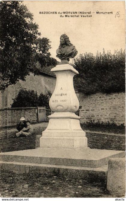 CPA BAZOCHES du-MORVAN - Monument du Marechal Vauban (456394)