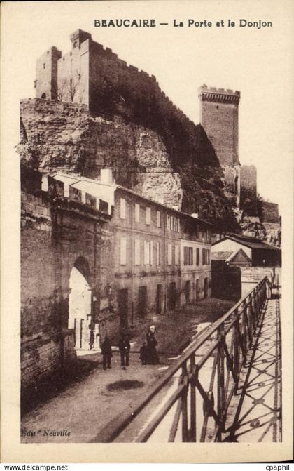 CPA Beaucaire La Porte Et Le Donjon