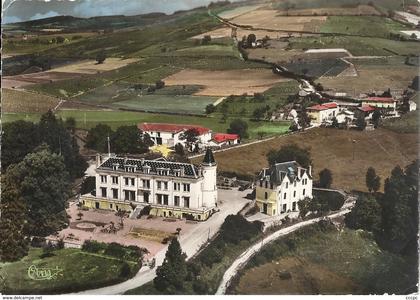 CPSM Environs de Beaujeu Vue aérienne du Château des Ardillats