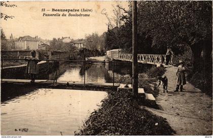 CPA BEAUREPAIRE - Passerelle du Boulodrome (433433)