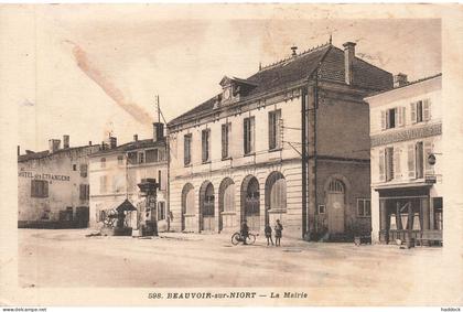 BEAUVOIR SUR NIORT - LA MAIRIE