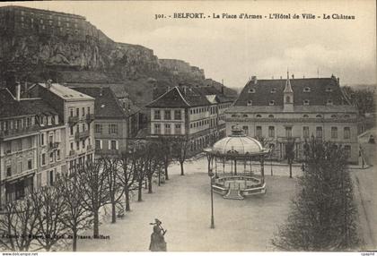 CPA Belfort La Place d'Armes L'Hotel de Ville Le Chateau