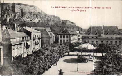 CPA Belfort La Place d Armes l Hotel de Ville et le Chateau