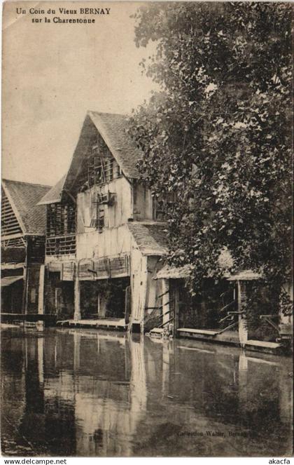 CPA BERNAY Un Coin du Vieux Bernay sur la Charentonne (1160238)