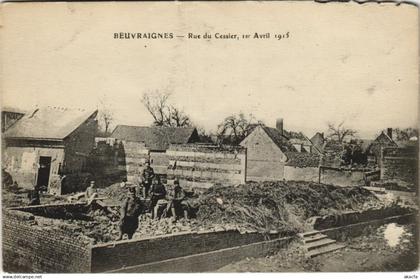 CPA Guerre BEUVRAIGNES Rue du Cessier soldats (25528)