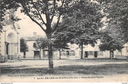 ¤¤   -  BLAIN  -  SAINT-EMILIEN-de-BLAIN   -  Place devant l'Eglise     -   ¤¤