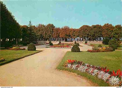 33 - Blaye - Les Jardins et les beaux massifs - Fleurs - CPM - Voir Scans Recto-Verso
