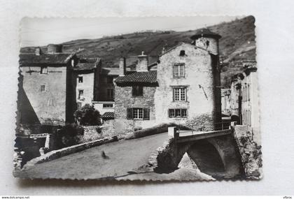 Cpm 1958, Blesle, l'ancien hôpital et le pont Bourganeuf, Haute Loire 43