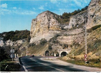 CPM Les Grottes d'Arcy sur Cure (Yonne) Le tunnel de Saint More
