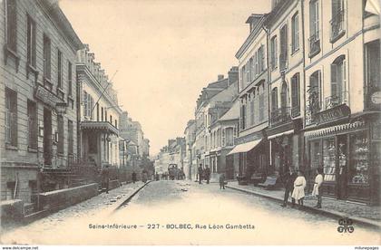 76 SEINE Maritime Animation Rue Gambetta devant la Poste de BOLBEC
