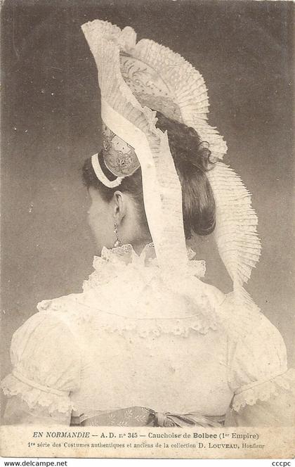CPA En Normandie Cauchoise de Bolbec Coiffe et costume