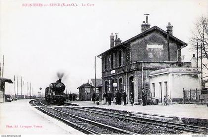 D78 - BONNIERES SUR SEINE - ARRIVEE D'UN TRAIN EN GARE