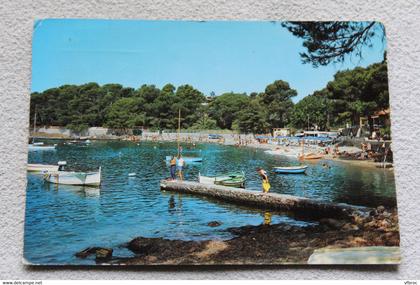 Cpm 1975, Boulouris, le petit port et la plage, Var 83