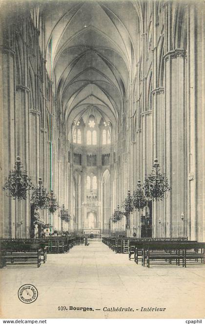 CPA Bourges Cathedrale Interieur