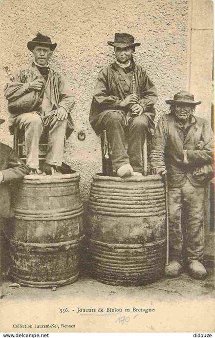 Carte Postale Ancienne - France - Bretagne - Joueurs de biniou en Bretagne - Animée - Folklore Scènes et Types - CPA - O