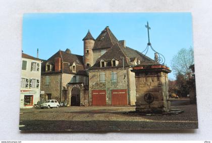 Cpm, Bretenoux, place des Consuls, mairie, pompe, Lot 46