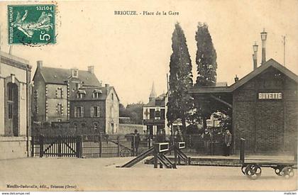 - orne -ref -B642 - briouze - place de la gare - gares - chemins de fer - hotel cafe larchant - hotels - cafes -