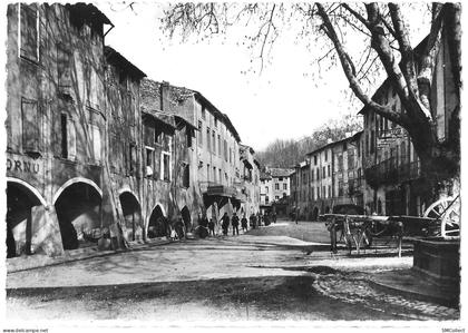 Buis les Baronnies, les halles (GF6701-6825)